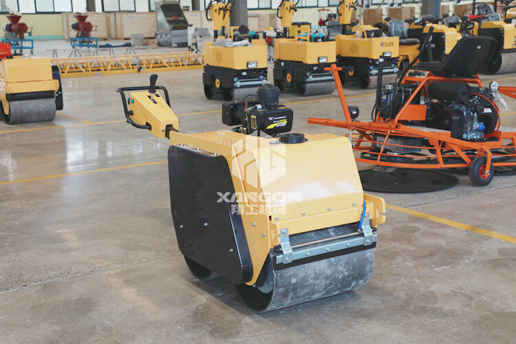 壓路機前面的大滾筒，里面到底裝著什么？